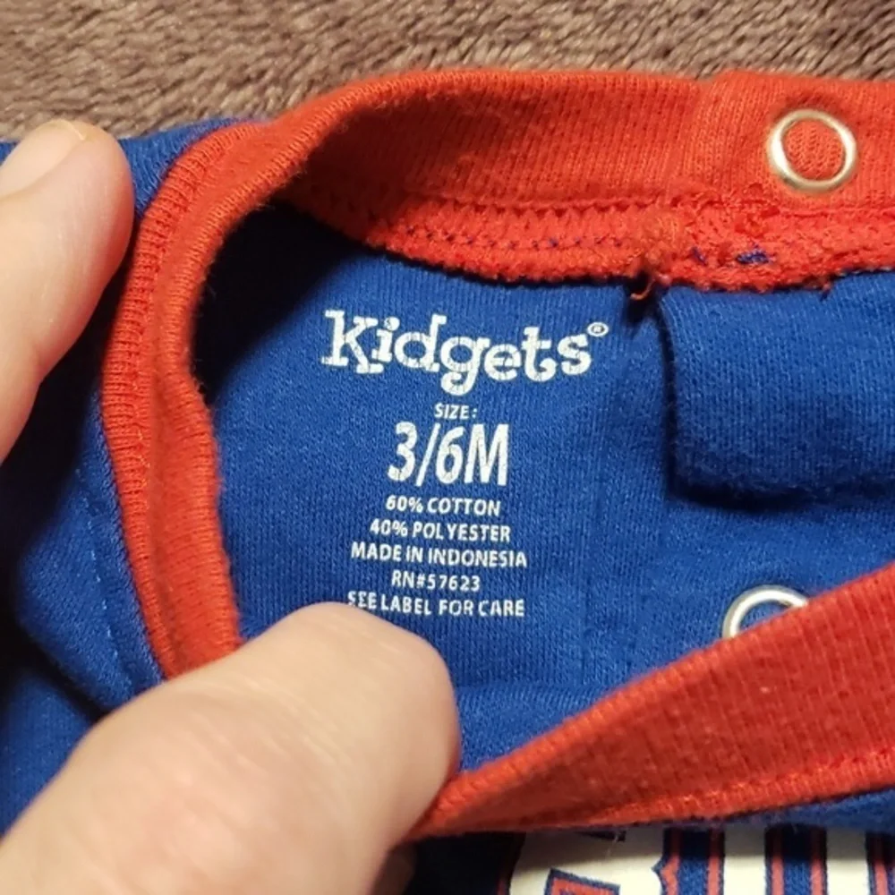 Kidgets‎ onesie size 3/6 months